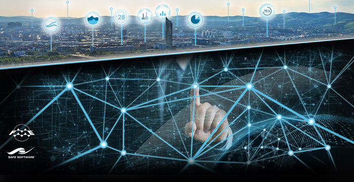 Futuristische Darstellung einer vernetzten Stadt: Oben Skyline mit Symbolen über den Gebäuden, unten leuchtendes Netz aus Knotenpunkten und Linien, in dem eine Hand einen Knoten berührt. Veranschaulicht digitale Vernetzung, Datenfluss und Smart-City-Technologie.