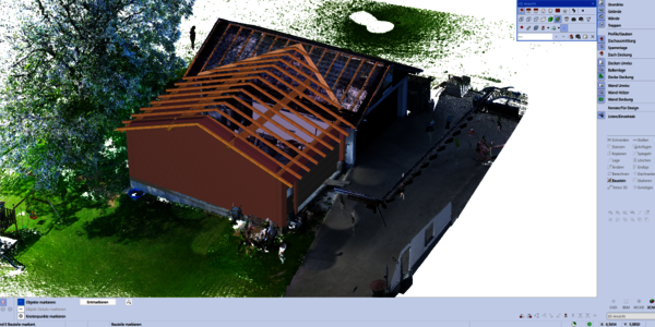 3D-Render eines Hauses im Bau: sichtbare Holzbalken-Dachkonstruktion über braunen Außenwänden, umliegender Garten mit Bäumen, rechte Einfahrt, einige Personen in der Nähe.