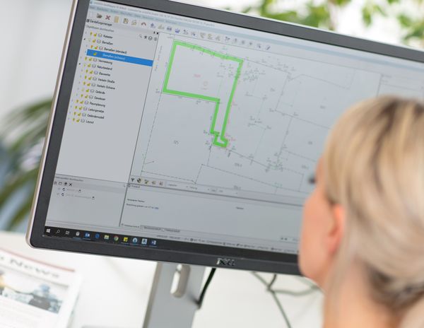 Mit der Fachschale Vermessung in rmDATA GeoMapper sowie mit den Messgeräteschnittstellen und der Geländemodellierung arbeiten Sie schnittstellenfrei und in einem Guss. 