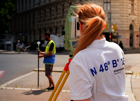 La mesure de distance électro-optique (EDM) fait partie intégrante de la pratique de la mensuration depuis des décennies