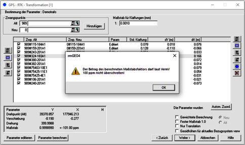 Screenshot einer GPS-RTK-Transformationssoftware. Im Vordergrund ein Warndialog: "Der Betrag des berechneten Maßstabsfaktors darf laut Vorgabe 100 ppm nicht überschreiten!" Im Hintergrund sind Parameterlisten und Navigationsschaltflächen zu sehen.