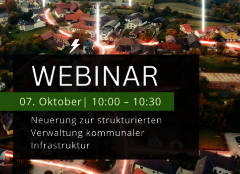 Luftaufnahme eines Ortsteils mit Wohnhäusern; im Vordergrund ein dunkles Banner mit der Aufschrift WEBINAR, darunter Datum 07. Oktober und Uhrzeit 10:00–10:30 sowie Hinweis auf Neuerung in der strukturierten Verwaltung kommunaler Infrastruktur.