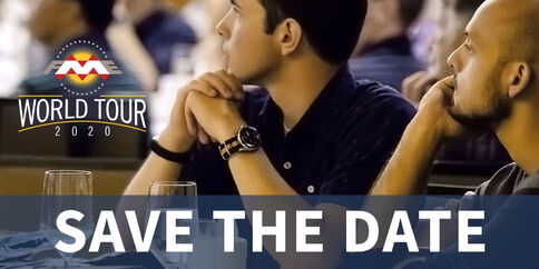 Zwei Männer sitzen aufmerksam bei einer Veranstaltung; oben links das Logo "World Tour 2020" und darunter der große Text "SAVE THE DATE".