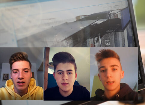 Auf einem Laptop-Bildschirm findet eine Videokonferenz mit drei Teilnehmenden in separaten Vorschaubildern statt.