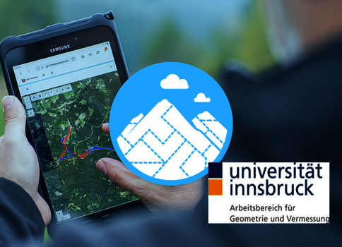 Person hält Tablet mit digitaler Kartenanzeige; auf dem Bildschirm sind Geodaten/Navigation sichtbar. Über dem Tablet schwebt ein blauer Kreis mit Bergen und Wolken. Rechts unten das Logo der Universität Innsbruck mit dem Arbeitsbereich Geometrie und Vermessung.