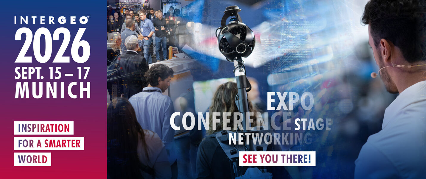 Banner für INTERGEO 2026 in München (15.–17. Sept.). Links Logo und Claim „Inspiration for a smarter world“. Rechts Messe-Atmosphäre mit Besuchern, Rednern und Ausstellungsflächen; Begriffe „Expo“, „Conference“, „Networking“ sowie „See you there!“.