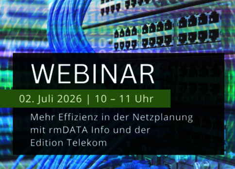 Bild von Netzwerkverkabelung und Serverracks. Ein dunkles Overlay zeigt eine Webinar-Ankündigung: "WEBINAR", "02. Juli 2026 | 10–11 Uhr" und das Thema "Mehr Effizienz in der Netzplanung mit rmDATA Info und der Edition Telekom".
