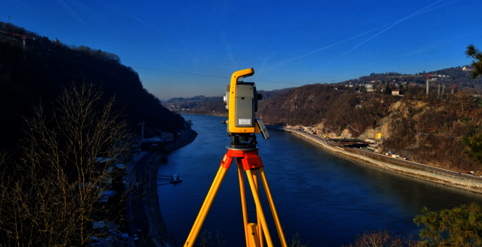 Hängebrücke mit messtechnischen Herausforderungen 