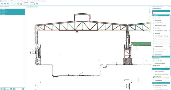 CAD-Zeichnung eines Stahlträger-Gestells: Eine lange horizontal gespannte Trägerkonstruktion mit Dreiecksquerstreben, getragen von zwei vertikalen Säulen; in der Mitte ein erhöhtes blockförmiges Bauwerk; rechts eine Stütze und eine grüne Komponente.