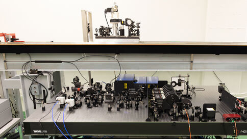 Der experimentelle Aufbau im geodätischen Messlabor des IGP