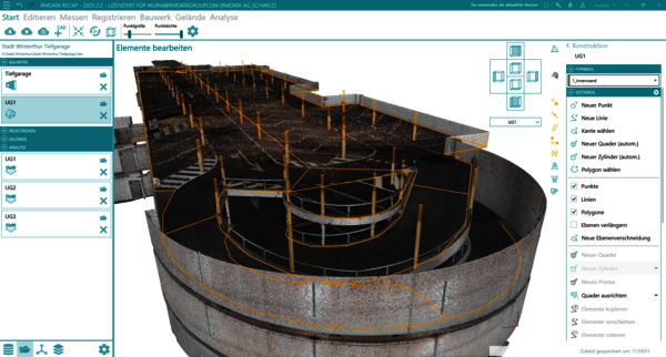 Eine 3D-Darstellung eines runden Tanks mit mehreren Ebenen, orangefarbenen Geländern und Treppen; im Zentrum eine spiralförmige Rampe, umgeben von rostigen Metallwänden.