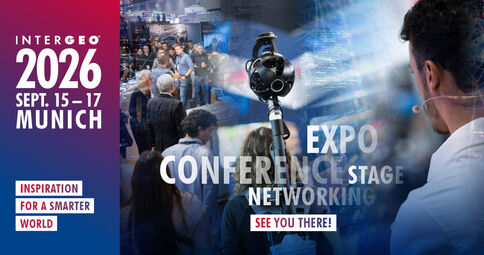 Banner für Intergeo 2026 in München (15.–17. September). Messe mit Konferenz, Expo und Networking; Menschenmenge und ein Redner von hinten. Zentrale Begriffe: Conference, Expo, Stage, Networking. Slogan: Inspiration for a smarter world.