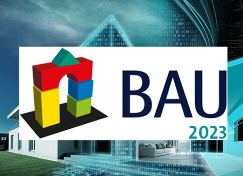 Logo der BAU 2023: bunte 3D-Bausteine formen ein stilisiertes Gebäude; rechts der Schriftzug BAU und darunter 2023.
