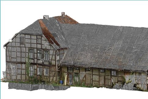 3D-Modell eines historischen Fachwerkhauses mit dunklen Holzbalken, weißen Gefachen und steilem Ziegeldach; freistehendes Wohngebäude.