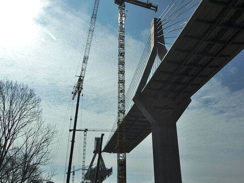 Pour le pont de la Poya sur la Sarine à Fribourg, les mesures de surveillance sont assurées par Schütz & Péclard SA.