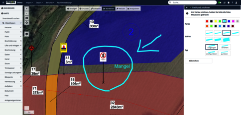 Screenshot eines Flächenplans in einer Planungssoftware. Mehrere farbige Parzellen mit Quadratmeter-Angaben. In der Mitte ein hellblau markiertes Gebiet mit der Beschriftung „Mangel“ und einem Pfeil darauf. Links Bedienmenü, rechts Farbauswahl; daneben Blaue Wasserflächen.