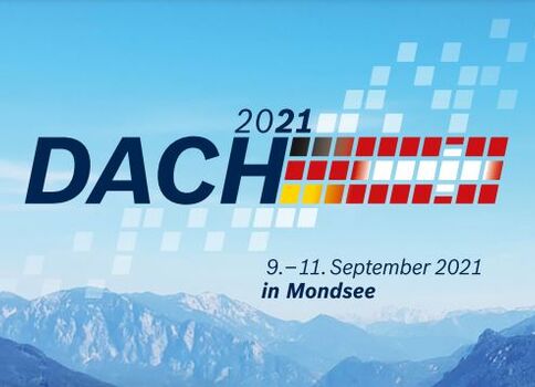 Veranstaltungsplakat DACH 2021: Großes Logo 'DACH 2021' mit bunten Rechteckfenstern vor einer Berglandschaft. Enthält Datum 9.–11. September 2021 und Ort Mondsee.